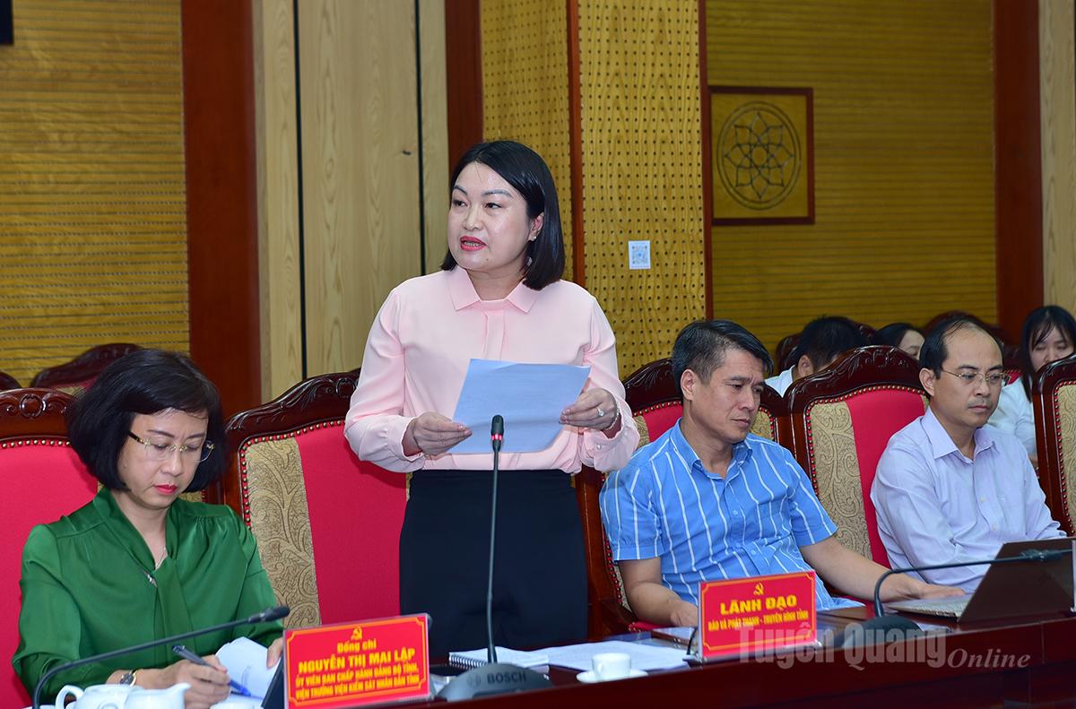 Deputy Editor-in-Chief of Provincial Newspaper, Radio and Television Nguyen Thi Hoai Yen spoke at the meeting.