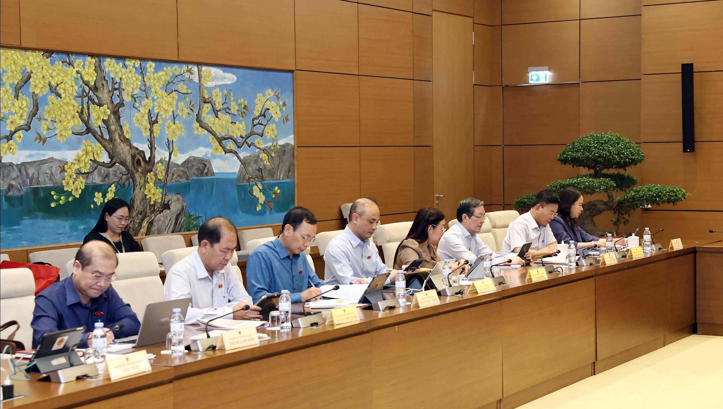 会議に出席した代表者グループ14