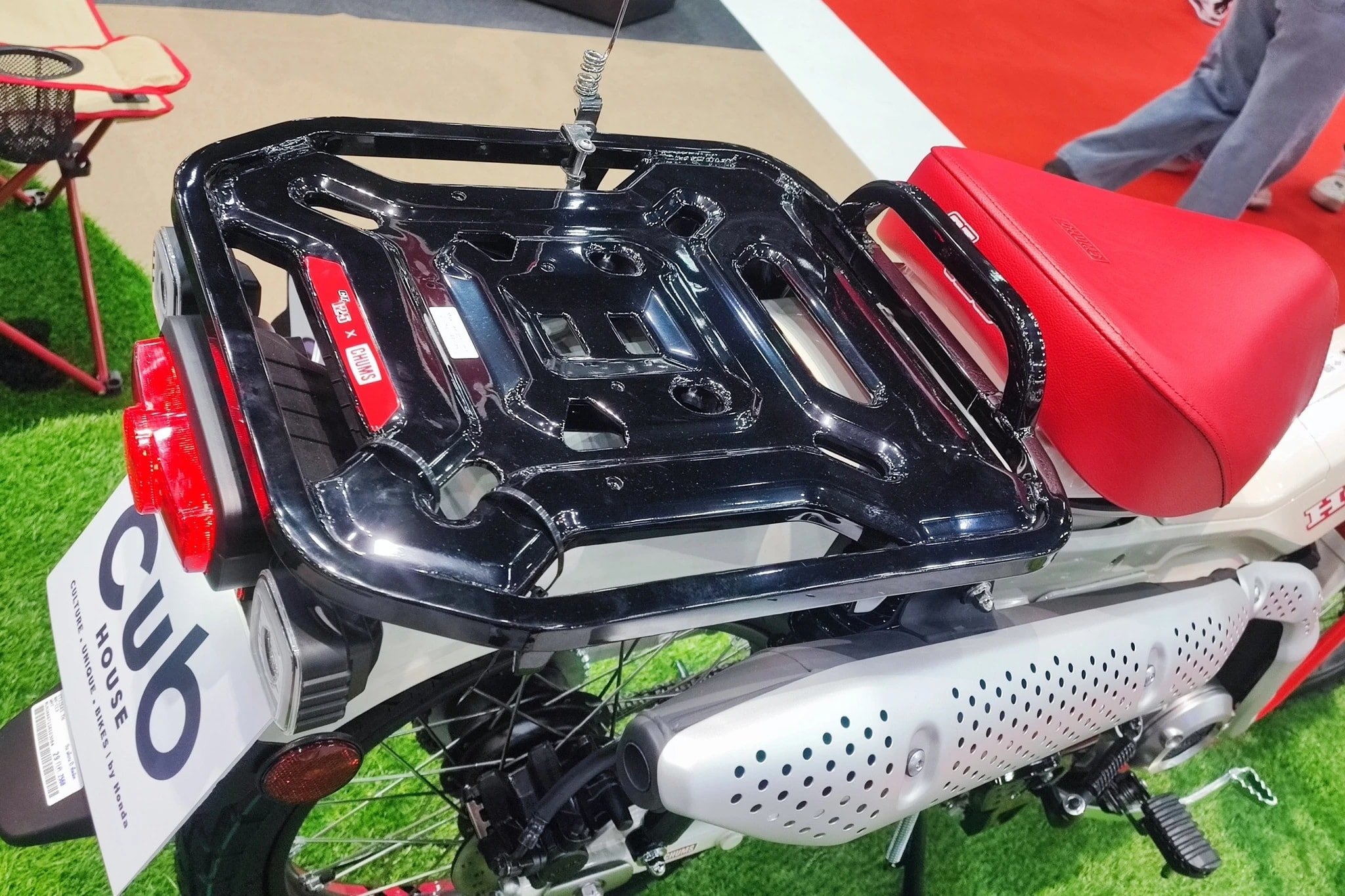 Teto alto com isolamento térmico na Honda CT125 Chums