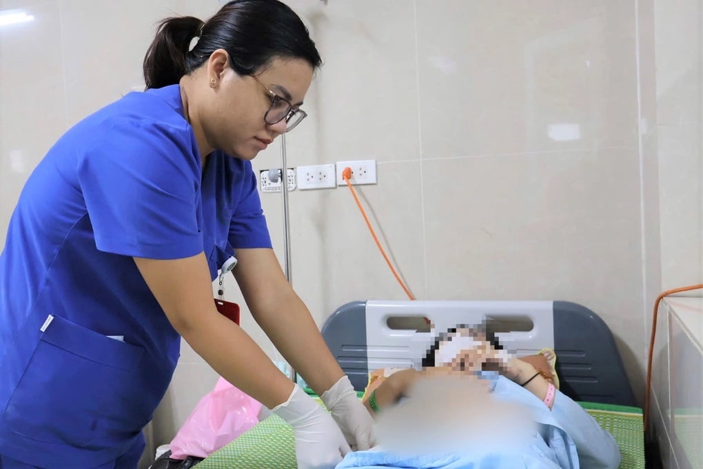 Sản phụ 29 tuần vỡ tử cung, bác sĩ kịp cứu mẹ con - 1