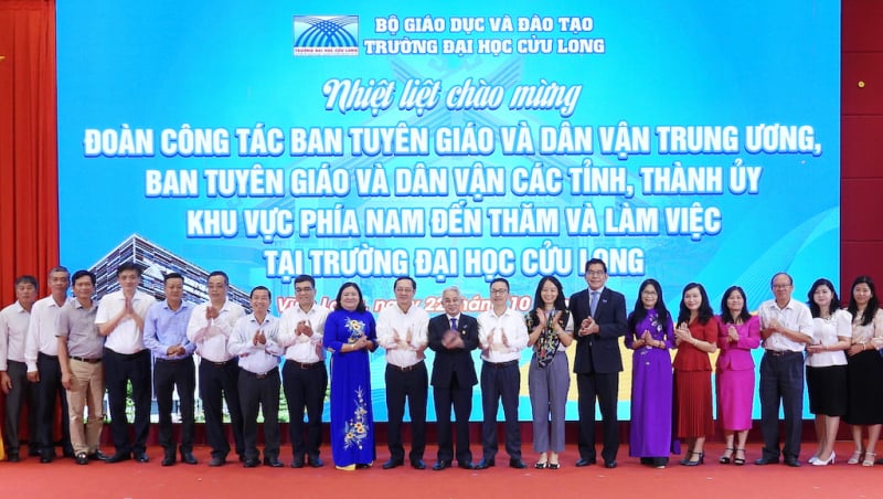 Komisi Propaganda dan Mobilisasi Massa Pusat melakukan survei lapangan terhadap model inovasi di Vinh Long -0