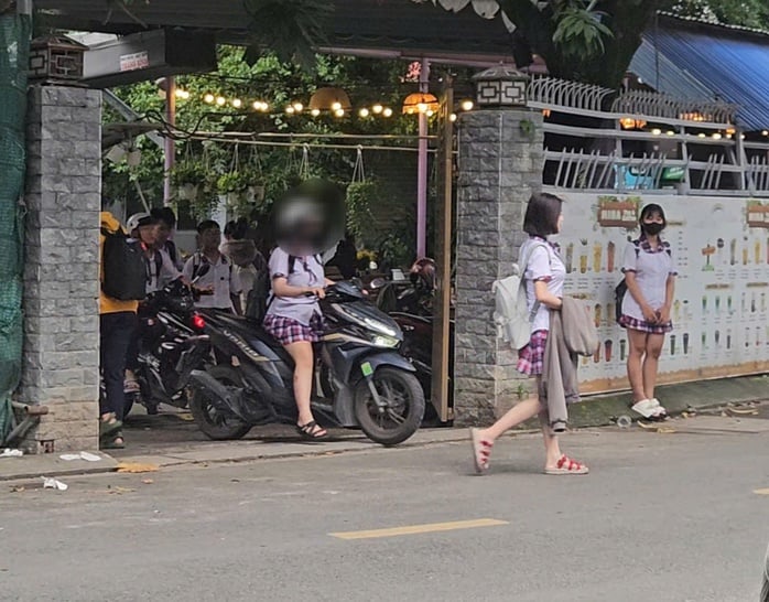 Vẫn còn nhiều trường hợp vi phạm giao thông tại trung tâm GDNN- GDTX - Ảnh 1.