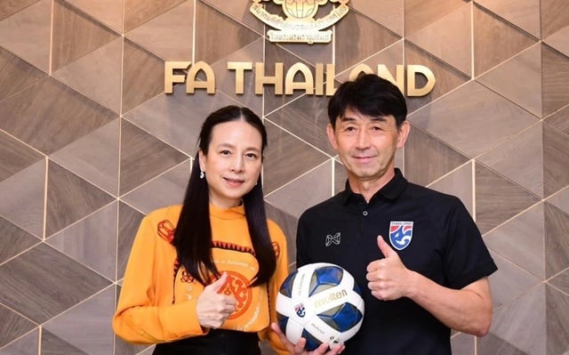 มาดามแป้งโดนวิจารณ์เรื่องทัศนคติสับสน ทีมไทยมีโค้ชชั่วคราว - ภาพที่ 1 Madam Pang bị chỉ trích vì thái độ khó hiểu, đội tuyển Thái Lan đã có HLV tạm quyền- Ảnh 1.