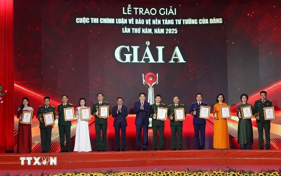 Chủ tịch nước Lương Cường dự Lễ trao giải Cuộc thi Chính luận về Bảo vệ nền tảng tư tưởng của Đảng lần thứ Năm - Ảnh 1.
