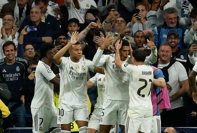 'Duo' Mbappe - Vinicius höll nästan på att förstöra Real Madrids glada dag, Liverpool vann imponerande - Foto 2. ‘Song sát’ Mbappe - Vinicius suýt phá hỏng ngày vui của Real Madrid, Liverpool thắng ấn tượng- Ảnh 2.