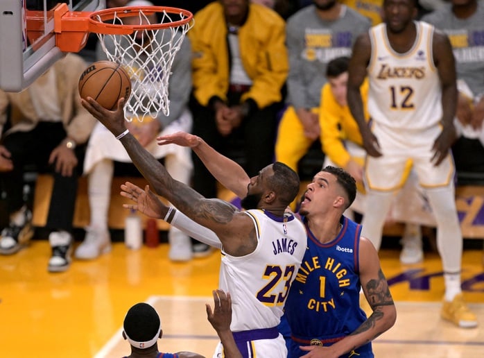 LeBron James erreicht einen monumentalen Meilenstein: Er erzielt 40.000 Punkte in der NBA-Geschichte – Foto 1. LeBron James đạt cột mốc kỳ vĩ - ghi 40.000 điểm trong lịch sử NBA- Ảnh 1.