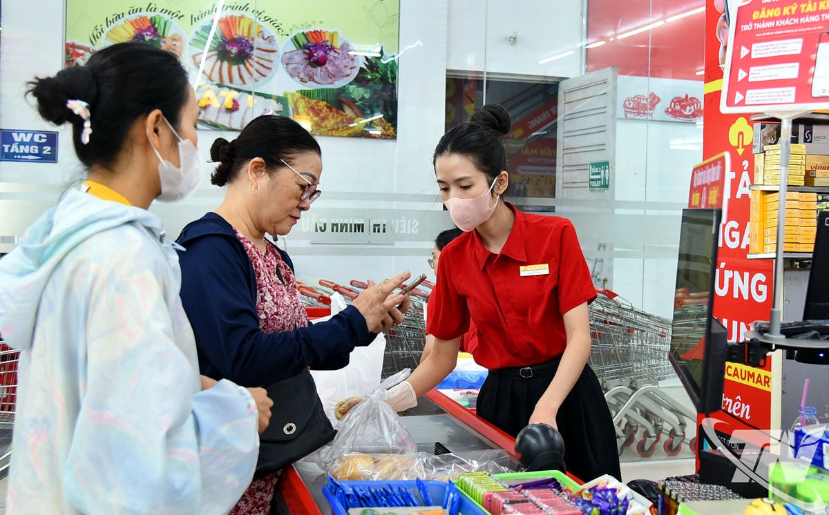 ມາ​ຮອດ​ປະຈຸ​ບັນ, ບັນດາ​ຕະຫຼາດ ​ແລະ ບັນດາ​ຮ້ານ​ສັບພະສິນຄ້າ​ຢູ່​ຕາ​ແສງ ​ໄຕ​ງວຽນ ​ໄດ້​ເລີ່​ມດຳ​ເນີນ​ການ​ເຄື່ອນ​ໄຫວ​ໂດຍ​ພື້ນຖານ​ແລ້ວ.