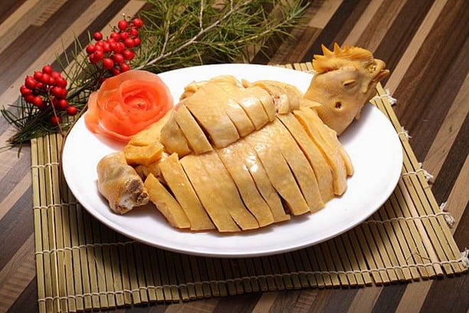 Gà luộc.