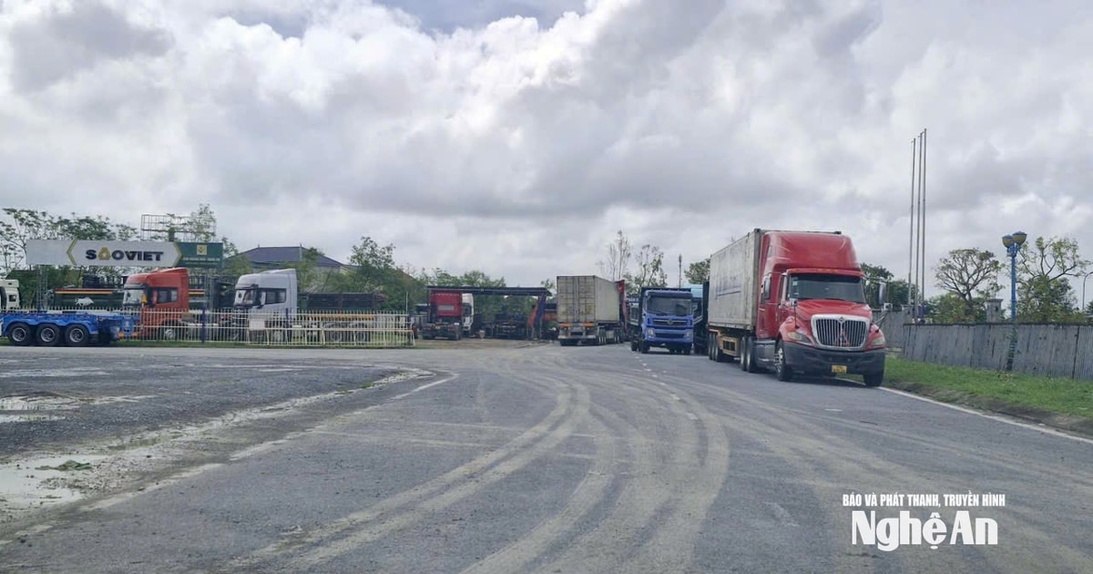 Sớm giải tỏa ách tắc đường quy hoạch 24m, Khu công nghiệp Nam Cấm