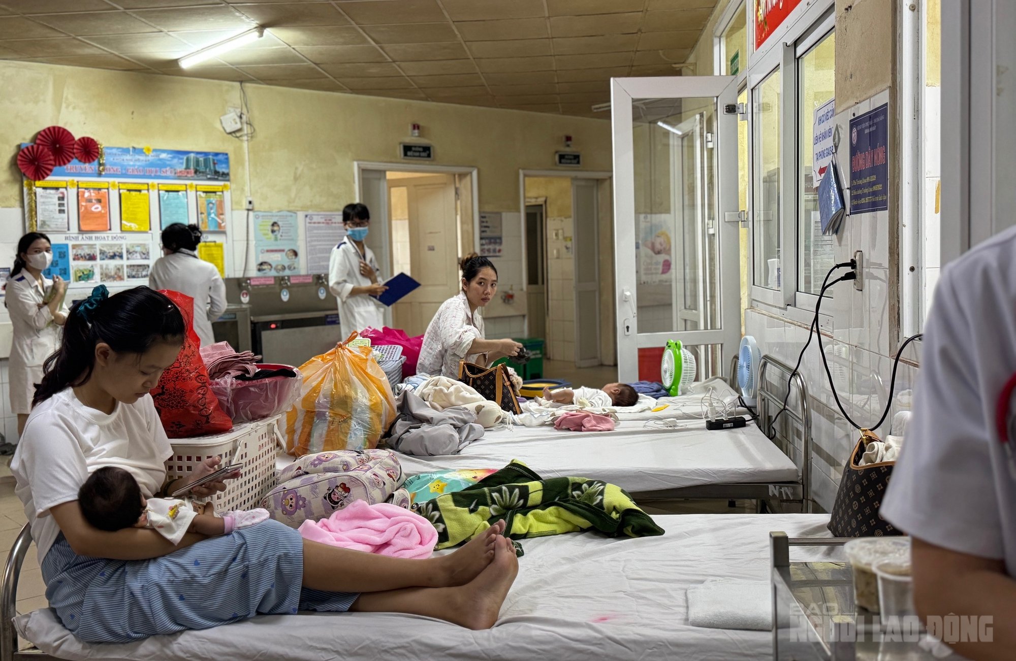 Đà Nẵng ghi nhận trẻ mắc cúm virus nhập viện gia tăng , khoa nhi quá tải - Ảnh 1. Đà Nẵng ghi nhận trẻ mắc cúm virus nhập viện gia tăng , khoa nhi quá tải - Ảnh 1.