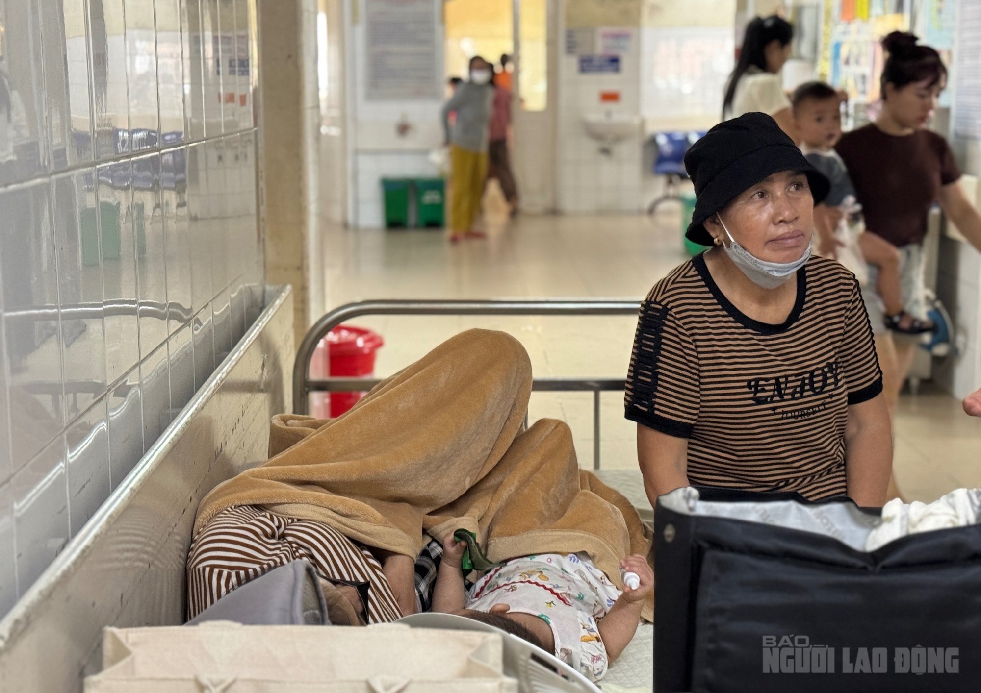 Đà Nẵng ghi nhận trẻ mắc cúm virus nhập viện gia tăng , khoa nhi quá tải - Ảnh 4. Đà Nẵng ghi nhận trẻ mắc cúm virus nhập viện gia tăng , khoa nhi quá tải - Ảnh 4.