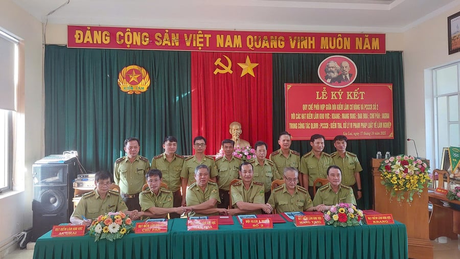 doi-kiem-lam-co-dong-va-pcccr-so-2-hoan-thanh-ky-ket-quy-che-phoi-hop-voi-5-hat-kiem-lam-khu-vuc.jpg