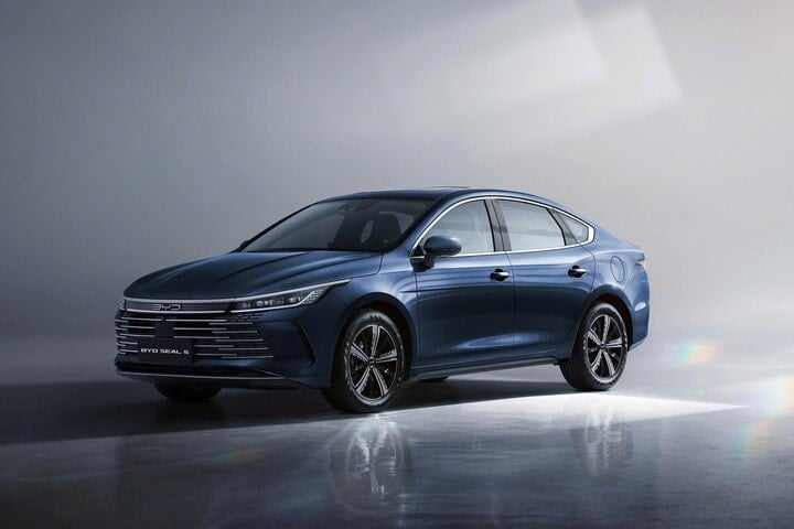 BYD Seal 5 PHEV ใช้ DM-i รถเก๋ง C-class