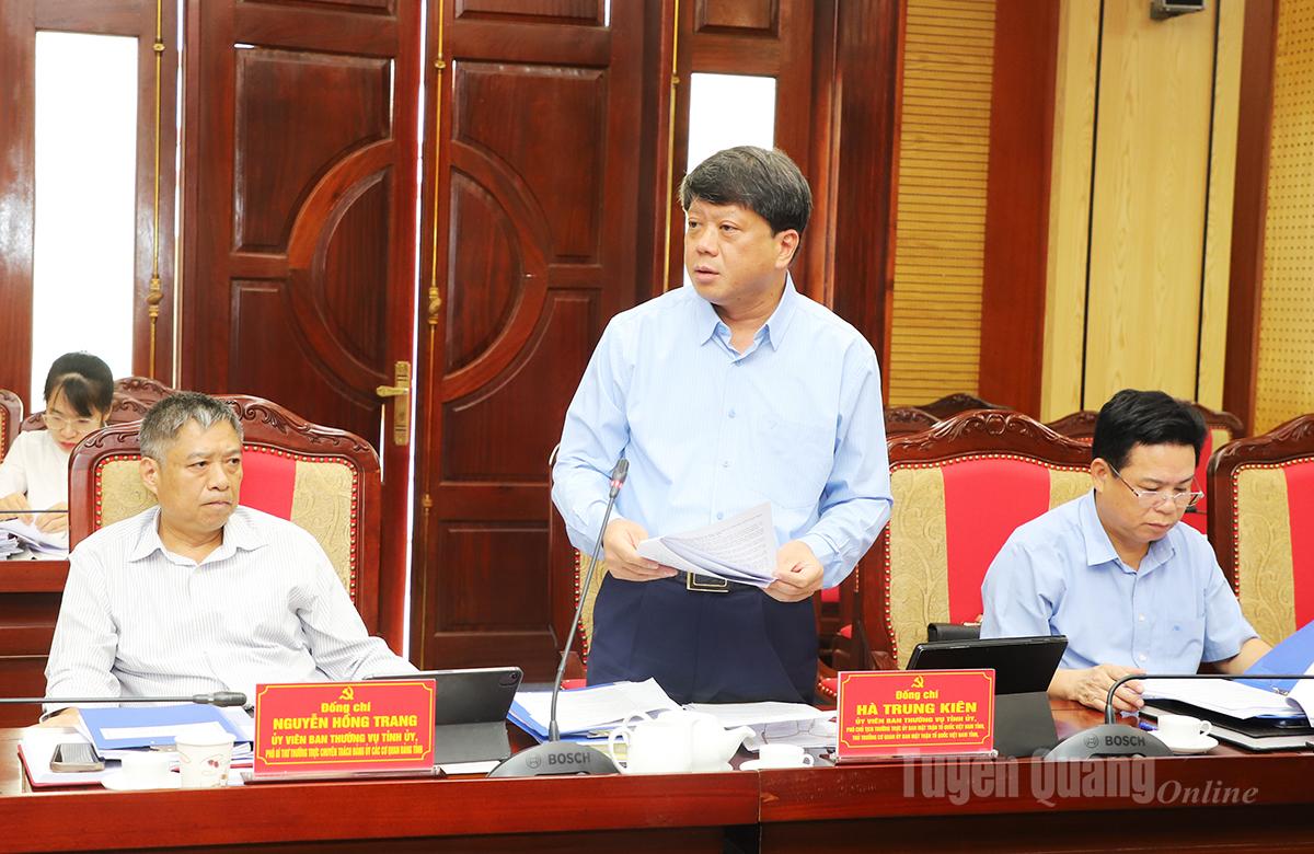 Den faste nestlederen i den provinsielle fedrelandsfrontkomiteen, Ha Trung Kien, rapporterte om forberedelsene til delegatkongressen for fedrelandsfronten i Tuyen Quang-provinsen på konferansen.