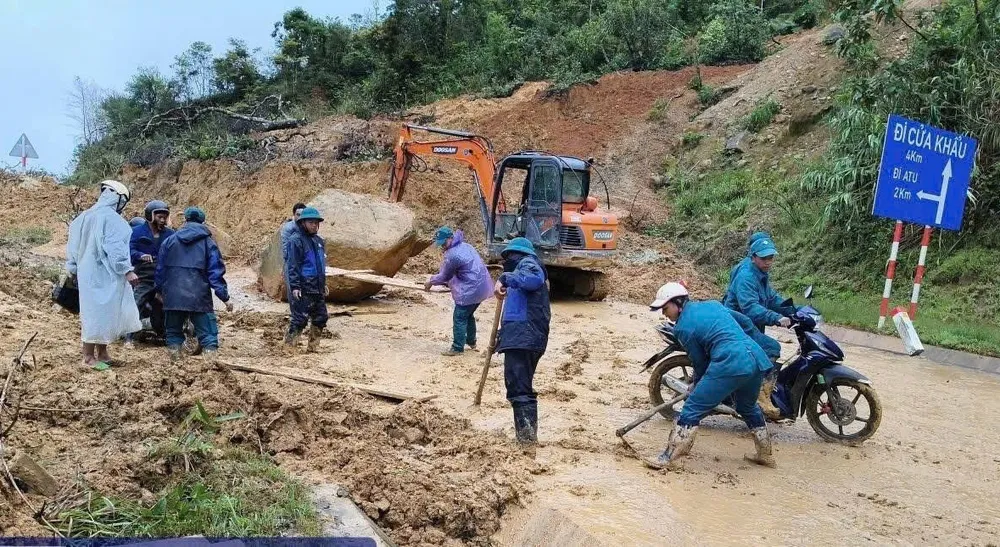 23-10-thong-tuyen-duong-len-cua-khau-tay-giang-1.jpg