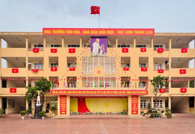 Quang Ninh: Peringatan untuk pejabat sekolah yang nilai anak-anaknya diubah - Foto 1. Quảng Ninh: Cảnh cáo cán bộ phường có con được sửa điểm- Ảnh 1.
