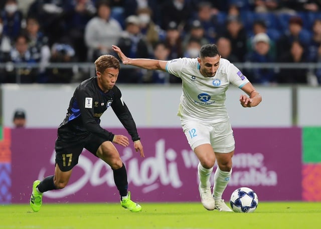 O Nam Dinh Club perdeu pesadamente para o Gamba Osaka: Determinado a virar o jogo na revanche em Thien Truong - Foto 1. CLB Nam Định thua đậm Gamba Osaka: Quyết lật ngược thế cờ khi tái đấu ở Thiên Trường- Ảnh 1.