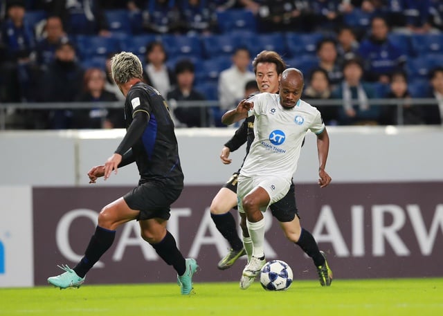 O Nam Dinh Club perdeu pesadamente para o Gamba Osaka: Determinado a virar o jogo na revanche em Thien Truong - Foto 3. CLB Nam Định thua đậm Gamba Osaka: Quyết lật ngược thế cờ khi tái đấu ở Thiên Trường- Ảnh 3.