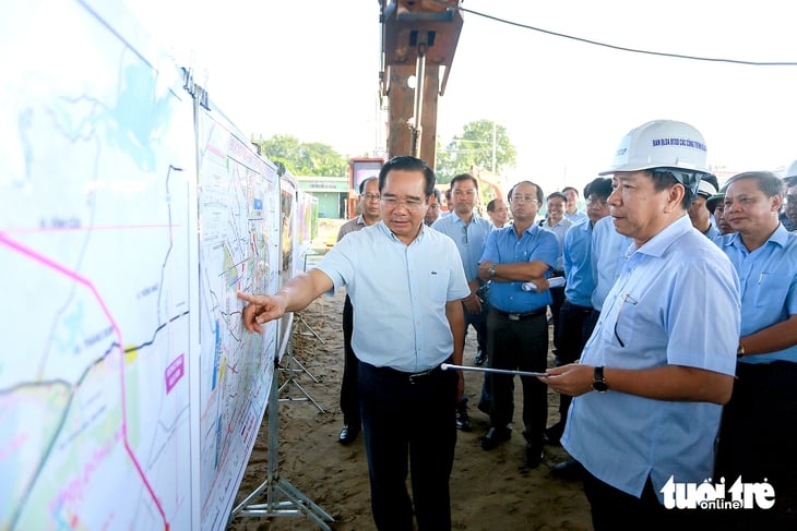 TP.HCM yêu cầu hoàn tất chi trả, giao mặt bằng dự án cao tốc TP.HCM - Mộc Bài trong năm 2025 - Ảnh 1.