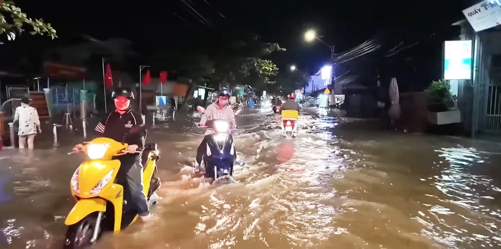 Dù triều cường xuống dần nhưng vẫn có nguy cơ ngập cục bộ