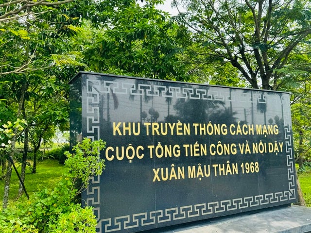 Närbild av minnesplatsen för underrättelseofficeren Pham Xuan An, värd mer än 11 miljarder VND - Foto 2. Cận cảnh khu tưởng niệm nhà tình báo Phạm Xuân Ẩn hơn 11 tỉ đồng- Ảnh 2.