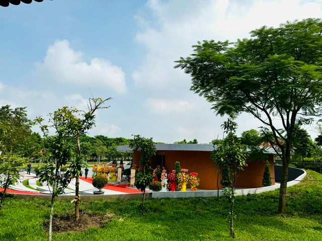 Närbild av minnesplatsen för underrättelseofficeren Pham Xuan An, värd mer än 11 miljarder VND - Foto 3. Cận cảnh khu tưởng niệm nhà tình báo Phạm Xuân Ẩn hơn 11 tỉ đồng- Ảnh 3.