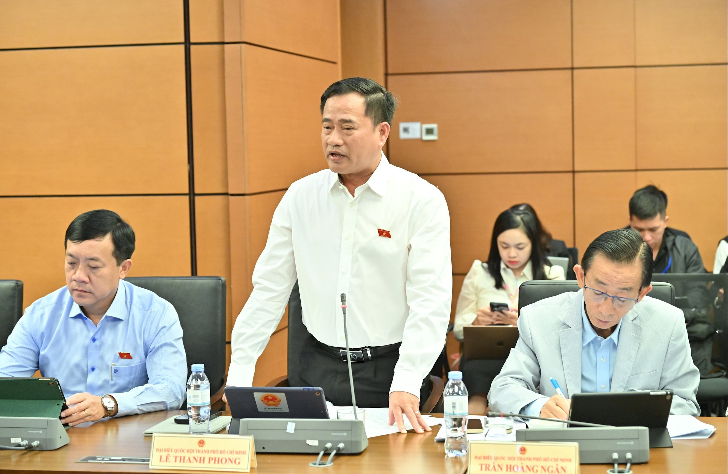 ຜູ້​ແທນ​ສະພາ​ແຫ່ງ​ຊາດ ເລ​ແທງ​ຟອງ (ນະຄອນ​ໂຮ່ຈິ​ມິນ)