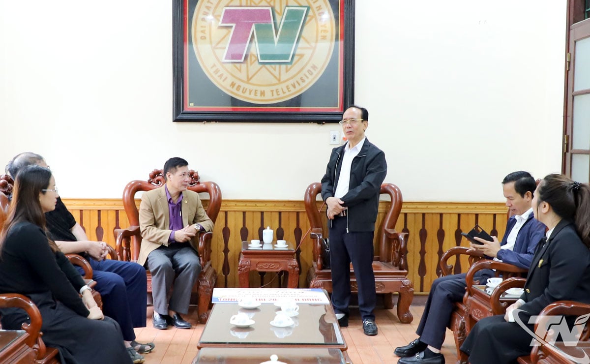 Der Vorsitzende der Tourismusvereinigung der Provinz Thai Nguyen teilt die Verluste der Zeitung Thai Nguyen sowie der Radio- und Fernsehsender Thai Nguyen bei den jüngsten Überschwemmungen mit.