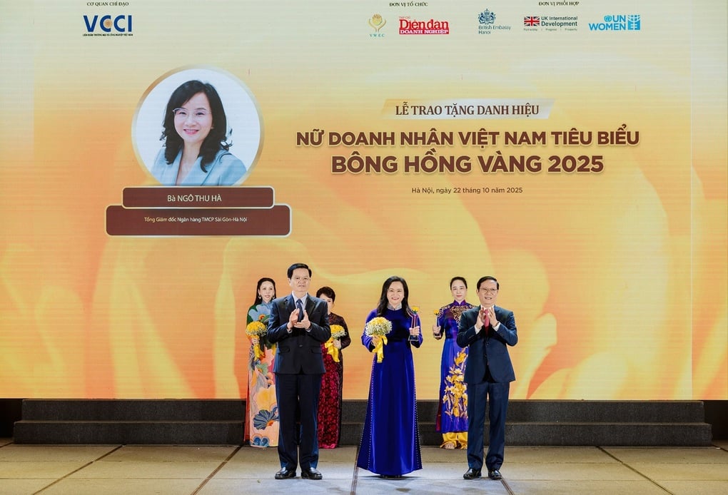Tổng giám đốc SHB nhận giải Bông hồng vàng năm 2025 - 1