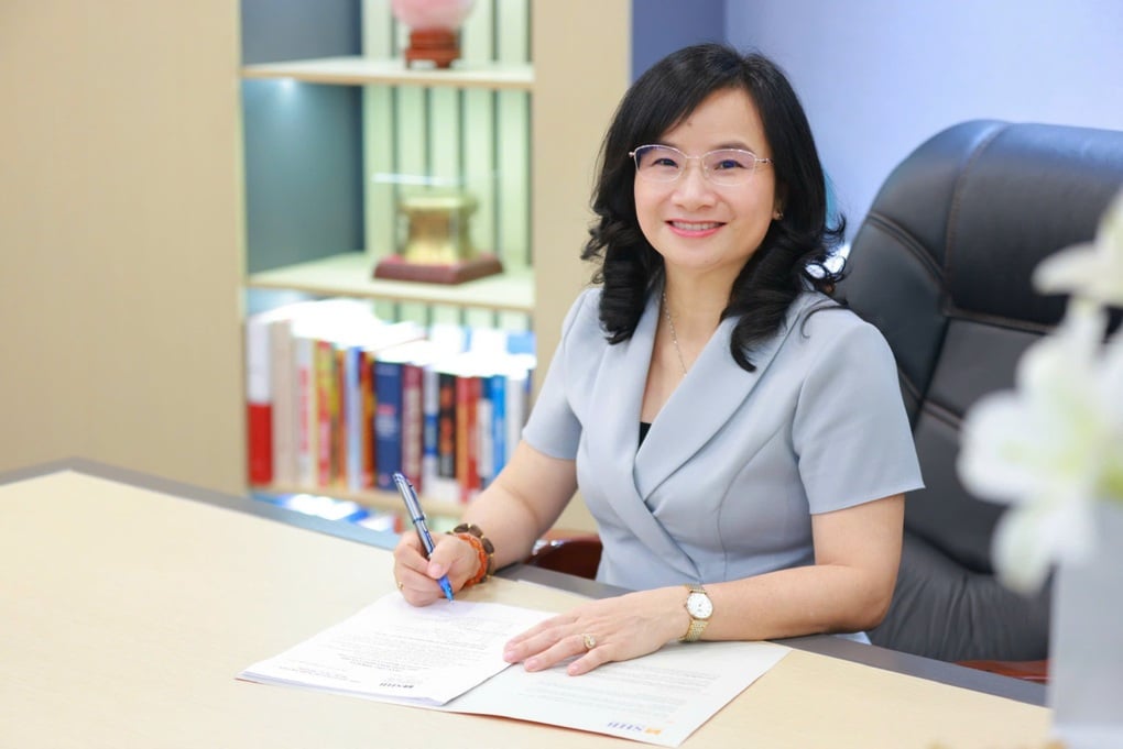 Tổng giám đốc SHB nhận giải Bông hồng vàng năm 2025 - 2