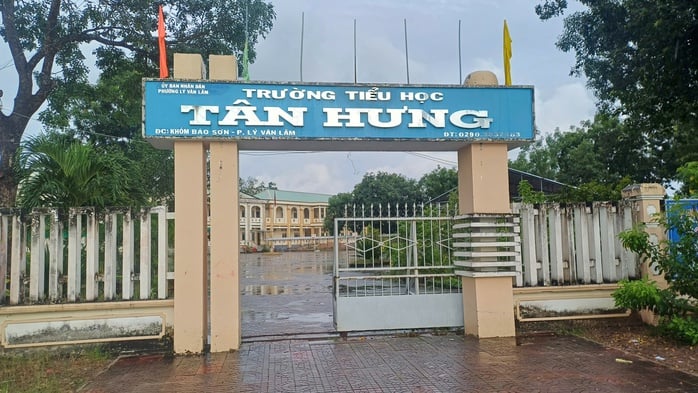Diễn biến mới vụ hiệu trưởng trường tiểu học ở Cà Mau bị giáo viên "tố" chèn ép - Ảnh 1.