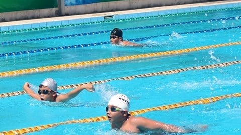 Ciudad Ho Chi Minh lanza una campaña para animar a todas las personas a practicar la natación para prevenir ahogamientos.