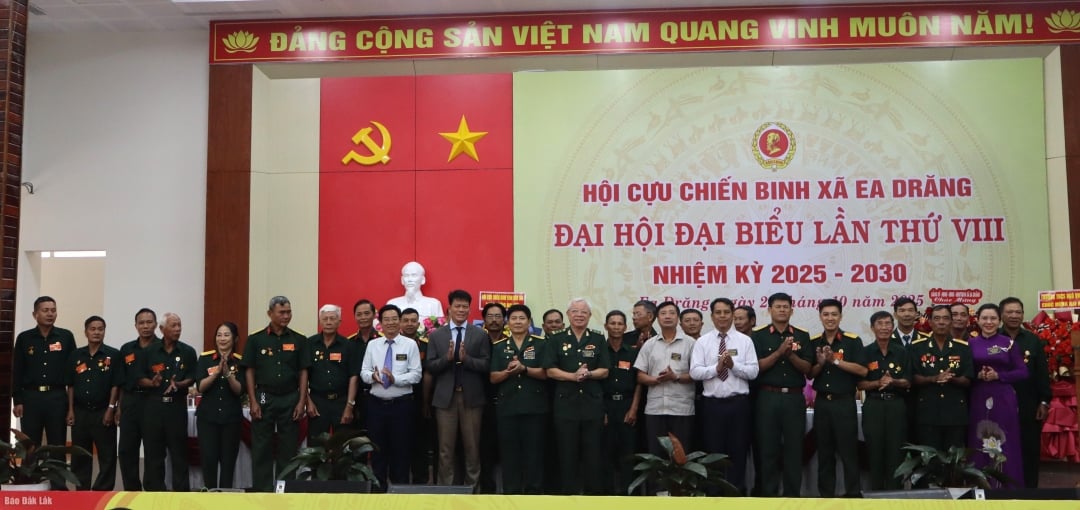 The Executive Committee of the Ea Drang Commune Veterans Association for the 2025 - 2030 term was introduced to take up its duties.