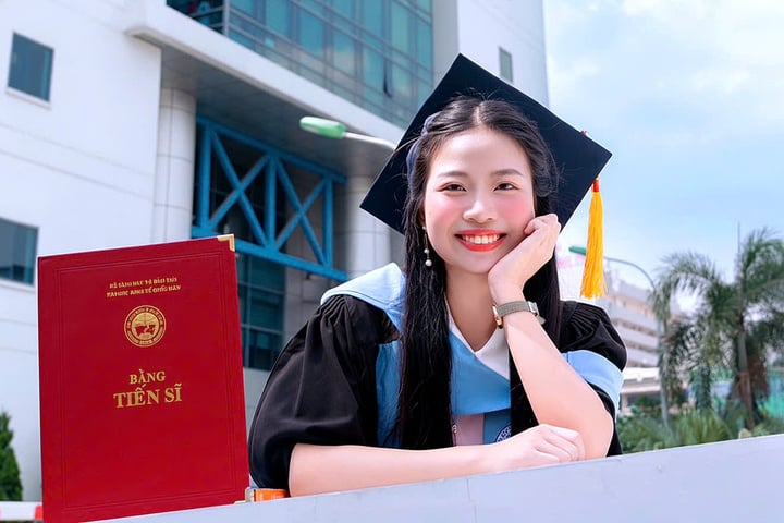 Thuy Linh fue la mejor estudiante de la Universidad Nacional de Economía y se graduó un año antes (Foto: NVCC)