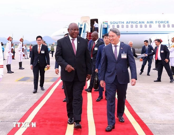 ttxvn-president-of-South-Africa-visits-vietnam-3.jpg