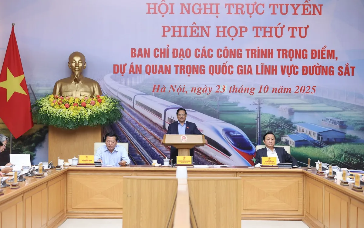 Perdana Menteri Pham Minh Chinh, Kepala Komite Pengarah untuk pekerjaan utama dan proyek nasional penting di sektor perkeretaapian, memimpin pertemuan ke-4 Komite Pengarah. Thủ tướng Chính phủ Phạm Minh Chính, Trưởng Ban Chỉ đạo các công trình trọng điểm, dự án quan trọng quốc gia lĩnh vực đường sắt chủ trì phiên họp thứ 4 của Ban Chỉ đạo.