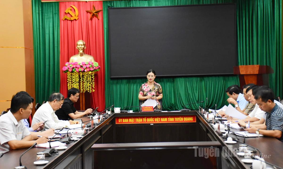 Đồng chí Vương Ngọc Hà, Ủy viên Ban Thường vụ Tỉnh ủy, Phó Chủ tịch UBND tỉnh, Phó Trưởng Ban vận động cứu trợ tỉnh chủ trì cuộc họp.