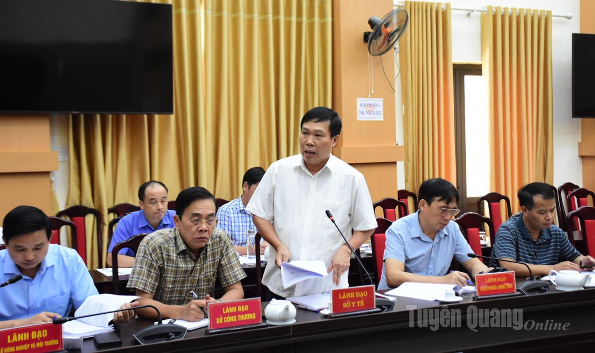 Thành viên Ban vận động cứu trợ góp ý kiến vào các phương án hỗ trợ.
