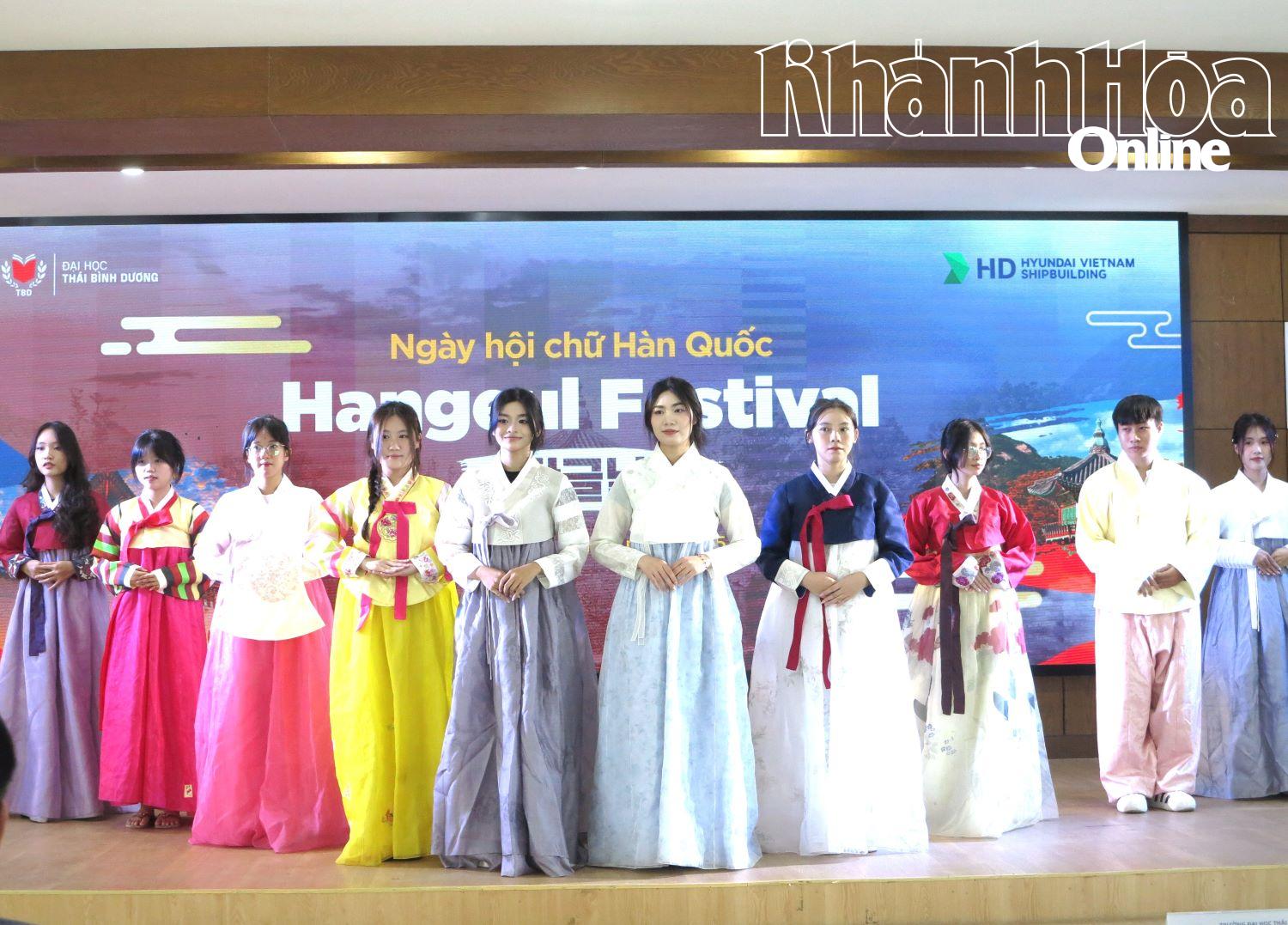 Students of the school perform in traditional Korean costumes.