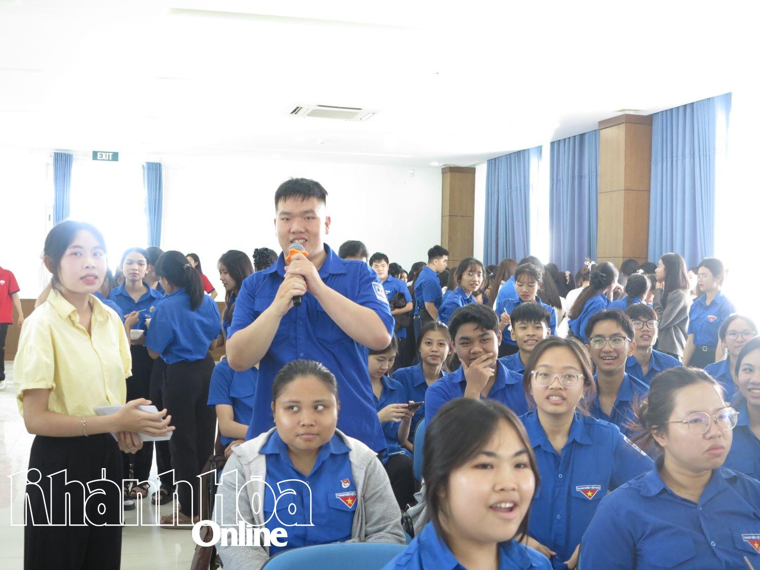 Students interact and answer questions at the program.