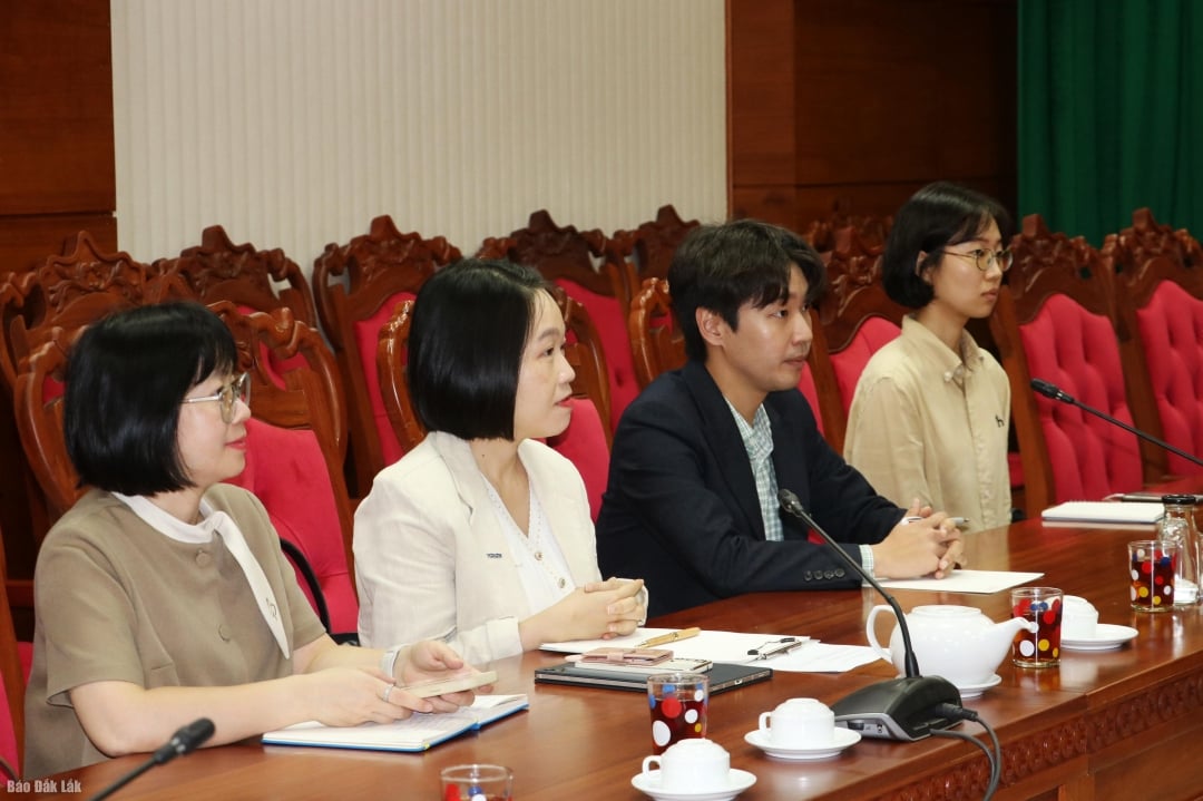 Herr Jung Jaewoo, biträdande landschef för KOICA Vietnam-kontoret, lovade att alltid vara med och ge maximalt stöd så att projektet kan genomföras snabbt och effektivt.