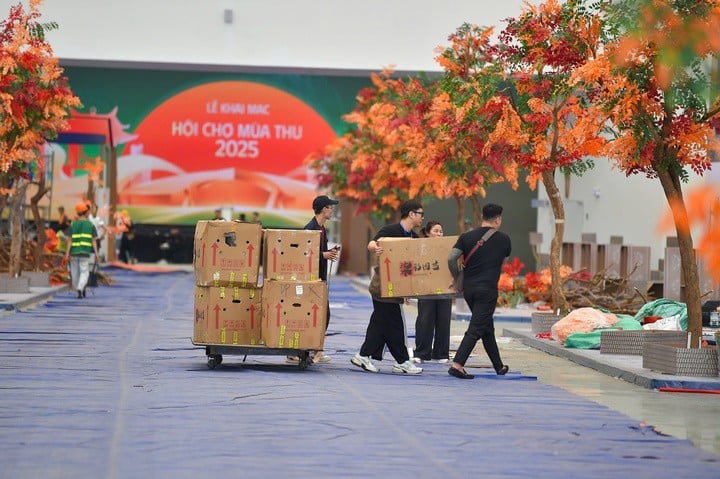 Businesses and localities have moved goods to display in the divided area.