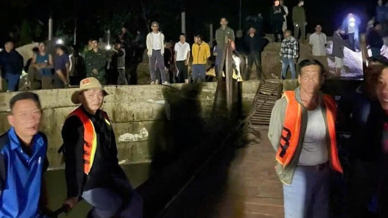 Autoridades e pessoas fizeram esforços para procurar vítimas desaparecidas durante a noite.