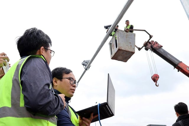 Hanoi: Nearly 1,900 AI cameras will calculate traffic flow to change light cycles accordingly - Photo 1. Hà Nội: Gần 1.900 camera AI sẽ tính lưu lượng giao thông để thay đổi chu kỳ đèn phù hợp- Ảnh 1.