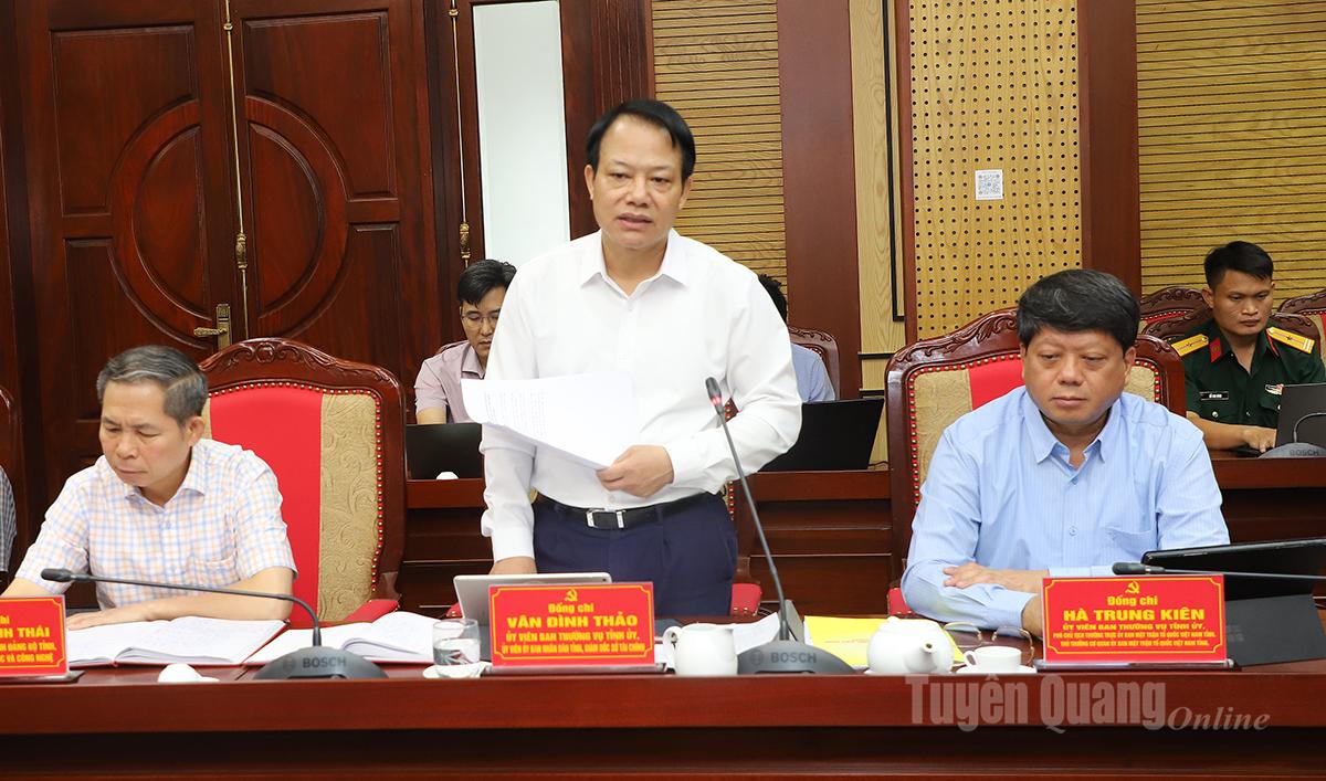 Directorul Departamentului de Finanțe, Van Dinh Thao, a discutat despre acest subiect în cadrul întâlnirii.