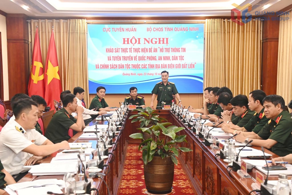 Oberst Nguyen Dinh Khiem - visepolitisk kommissær for den provinsielle militærkommandoen, holdt en avsluttende tale på konferansen.