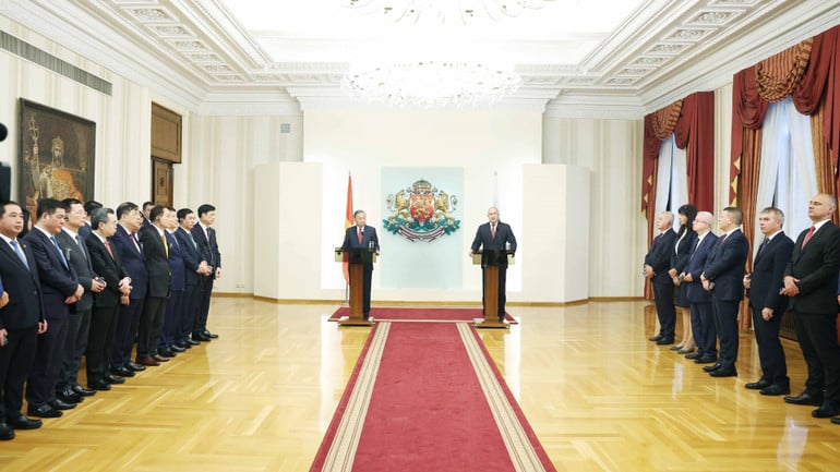 vna-potal-tong-bi-thu-to-lam-va-tong-thong-bulgaria-gap-go-bao-chi-8357652-2857.jpg
