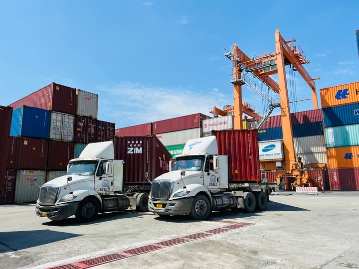 Die Transportkosten für Unternehmen in Ho-Chi-Minh-Stadt und im Süden sind aufgrund der mangelhaften Infrastruktur derzeit sehr hoch. (Foto: Ha Linh)