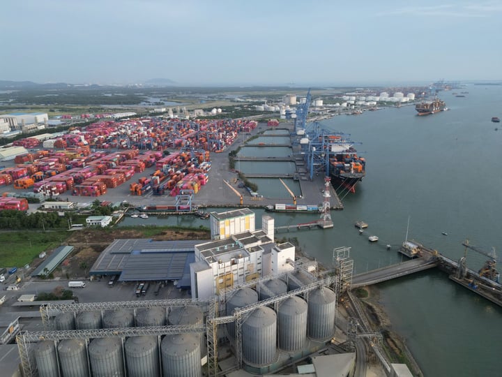 Gemäß der neuen Planung werden alle Frachthäfen in der Innenstadt von Ho-Chi-Minh-Stadt in das Gebiet Cai Mep-Thi Vai verlegt. (Foto: Luong Y)