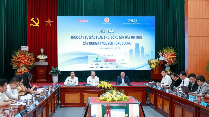 Der Workshop „Förderung der freiwilligen Einhaltung und vollständigen Steuerzahlung – Aufbau einer mächtigen Ära“ fand am 23. Oktober in Hanoi statt.